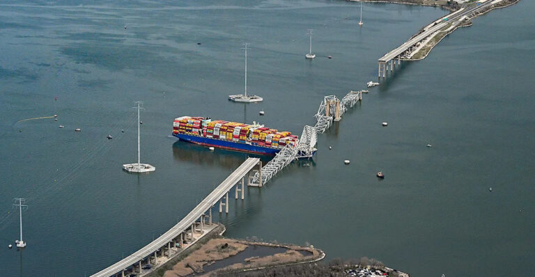 Le pont de Baltimore s'est effondré, 6 ouvriers présumés morts