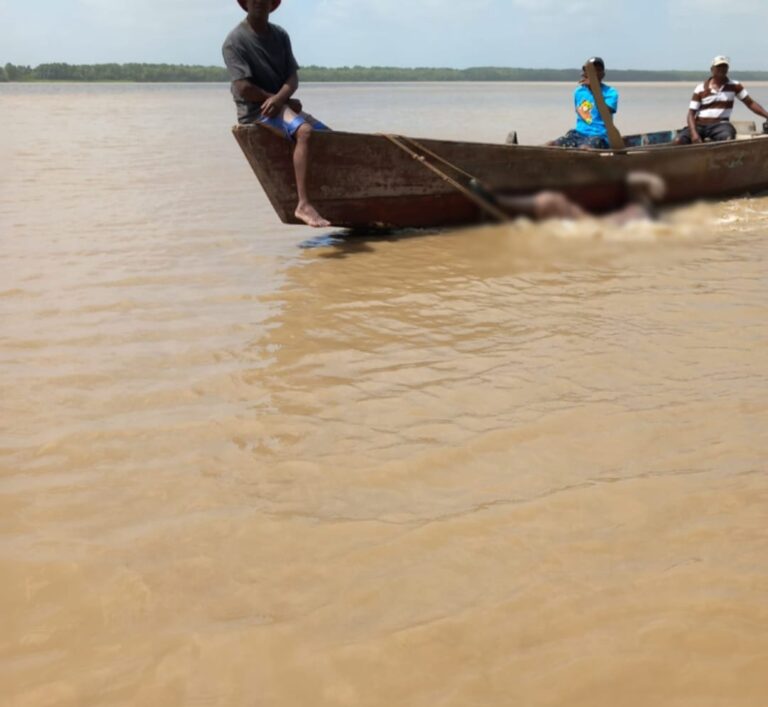 Berbice River Accident: Corps de fils récupéré; Père toujours disparu