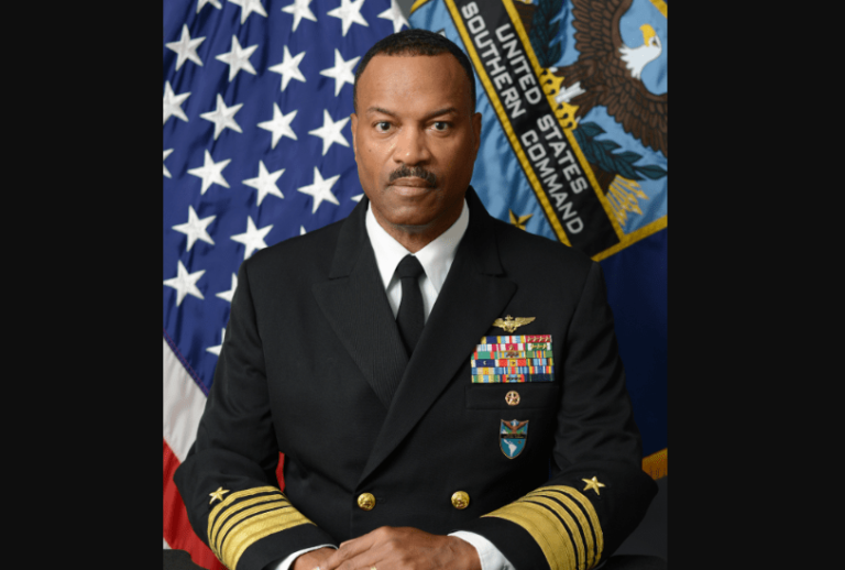 Le commandant américain du SOUTHCOM se rend en Guyane, renforçant son soutien à l&rsquo;intégrité territoriale et à la coopération en matière de sécurité