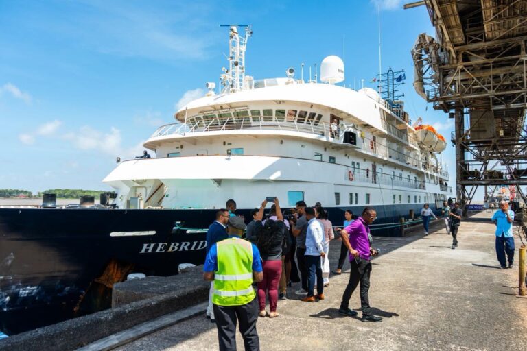La Guyane accueille l&rsquo;arrivée d&rsquo;un autre navire de croisière alors que le MS Hebridean Sky accoste
