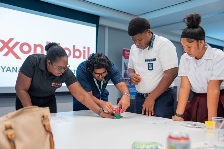 ExxonMobil Guyana organise une séance de renforcement des capacités pour les finalistes de SHOUT4Change