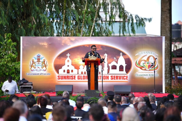 La foi et l&rsquo;unité brillent lors du service de glorification du 60ème lever du soleil sur l&rsquo;indépendance de la Guyane