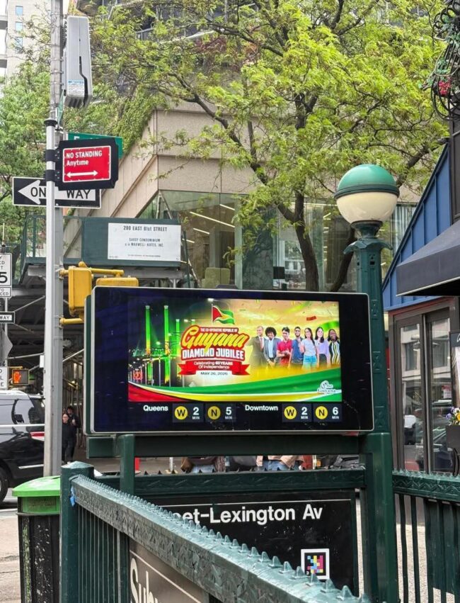 400 stations de métro de New York aux couleurs des célébrations de l&rsquo;indépendance de la Guyane