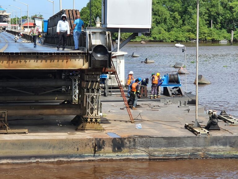 Le gouvernement lance un appel d&rsquo;offres pour le déplacement de l&rsquo;ancien pont du port de Demerara