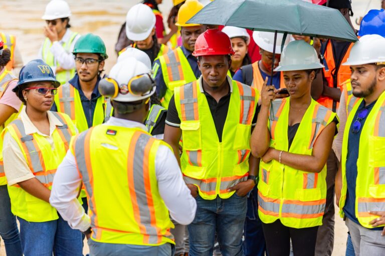 Le groupe de travail OPM et GTE facilite la visite des étudiants de l&rsquo;UG sur le site du projet au Pays de Galles