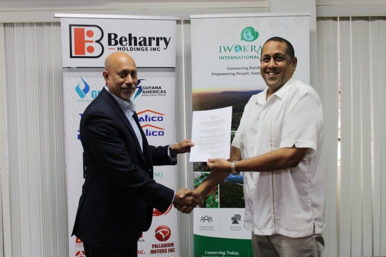 Iwokrama et Beharry Holdings signent un accord pluriannuel pour soutenir la conservation