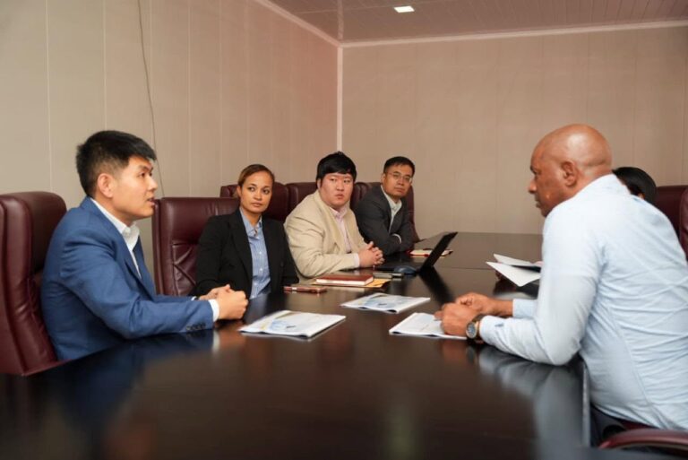 Le Guyana et Huawei discutent de solutions technologiques pour lutter contre les déversements illégaux