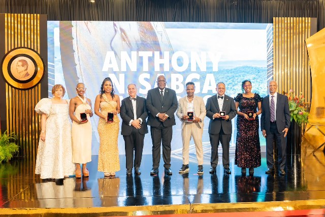 Le Premier ministre Phillips salue l&rsquo;excellence des Caraïbes lors de la cérémonie de remise des prix Anthony N. Sabga