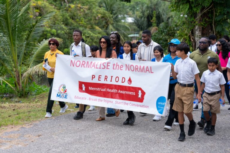 Min. Parag exhorte les étudiants de Bartica à résister à la pression de leurs pairs