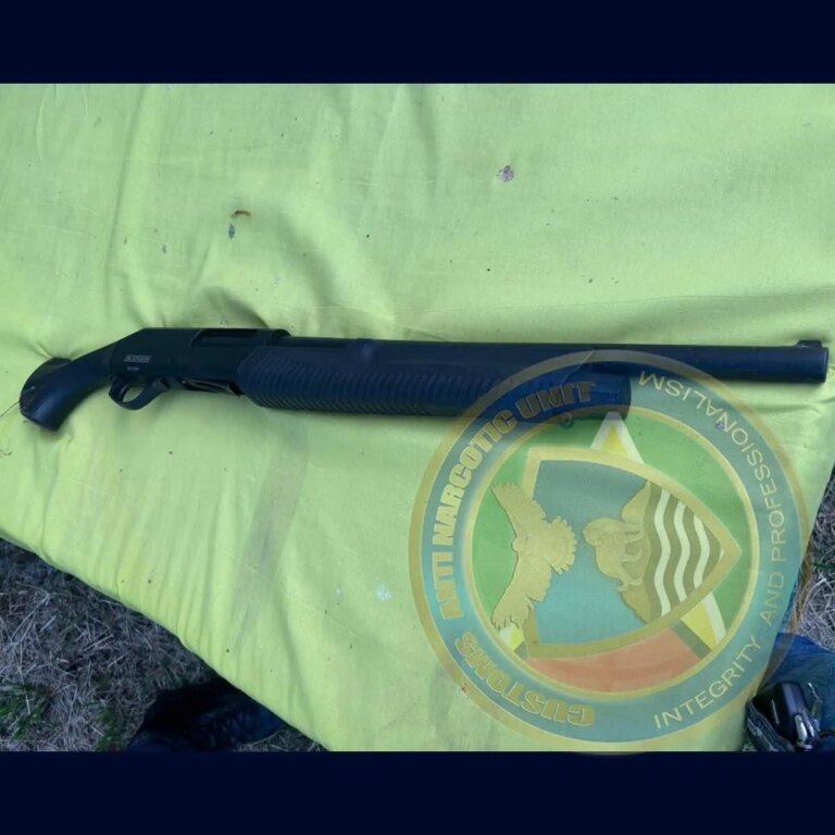 Le CANU trouve un fusil de chasse pendant une opération à Lodge
