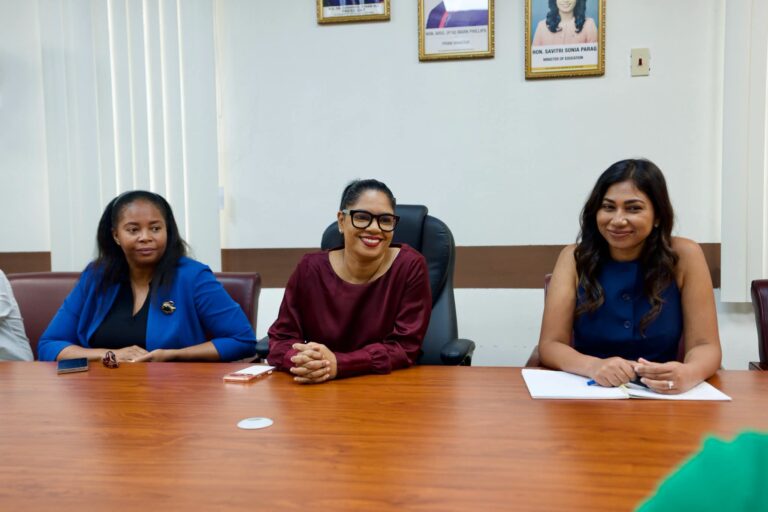 La Guyane offre trois sièges à la Barbade dans son Académie nationale de leadership éducatif