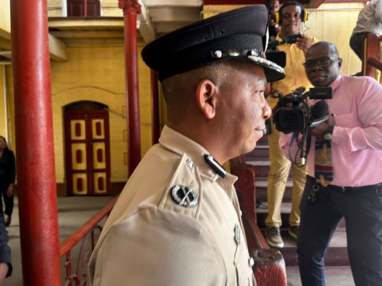 Calvin Brutus : plus de 200 accusations : le procès entend le commissaire adjoint approuver les paiements pour les services de son épouse