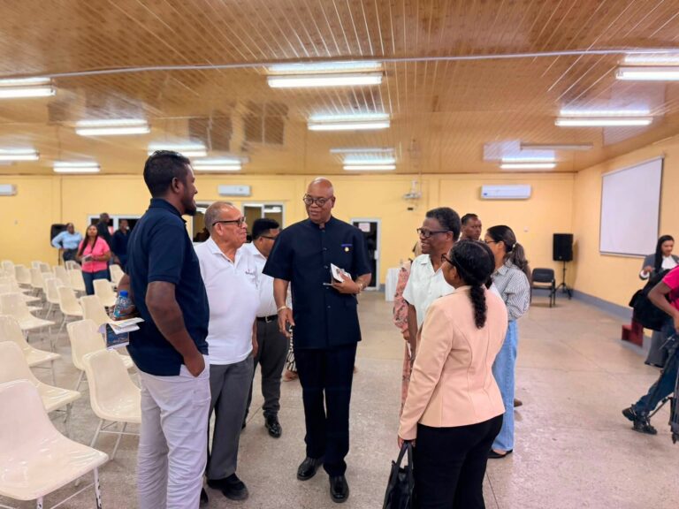 Les résidents et les parties prenantes consultés sur la modernisation de la route à quatre voies de Mahaica à Abary