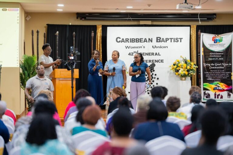 Le Premier ministre Phillips exhorte les femmes baptistes des Caraïbes à renforcer leurs communautés par la foi