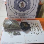 2 personnes arrêtées après que la police ait trouvé 461,5 grammes de ganja dans la maison Tuschen