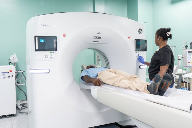 Le nouveau scanner CT de 282 millions de dollars du GPHC est pleinement opérationnel