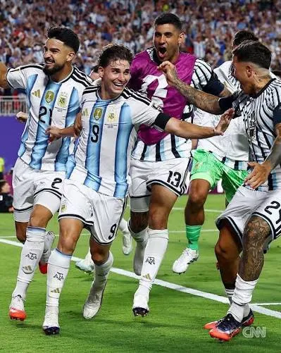 Messi et l&rsquo;Argentine survivent à un autre appel serré pour atteindre les demi-finales