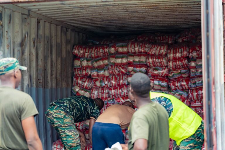 Soutien au Venezuela : près de 100 conteneurs sont emballés alors que la Guyane se prépare à expédier des fournitures de secours