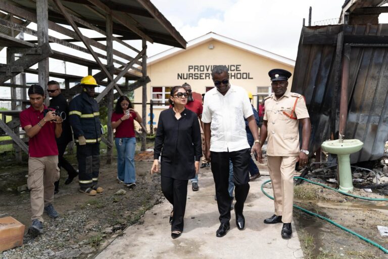 Un incendie détruit le bureau du NDC de Herstelling/Little Diamond ; la distribution des subventions en espèces ne sera pas perturbée