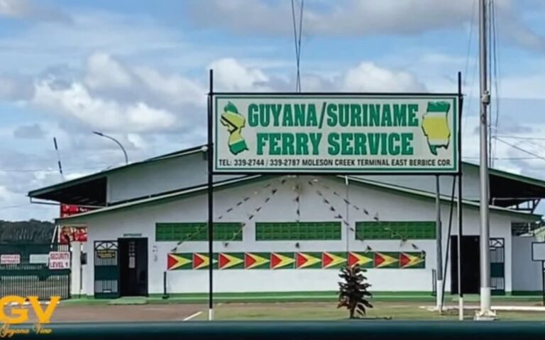 Un système de réservation en ligne arrive pour le service de ferry Guyane-Suriname